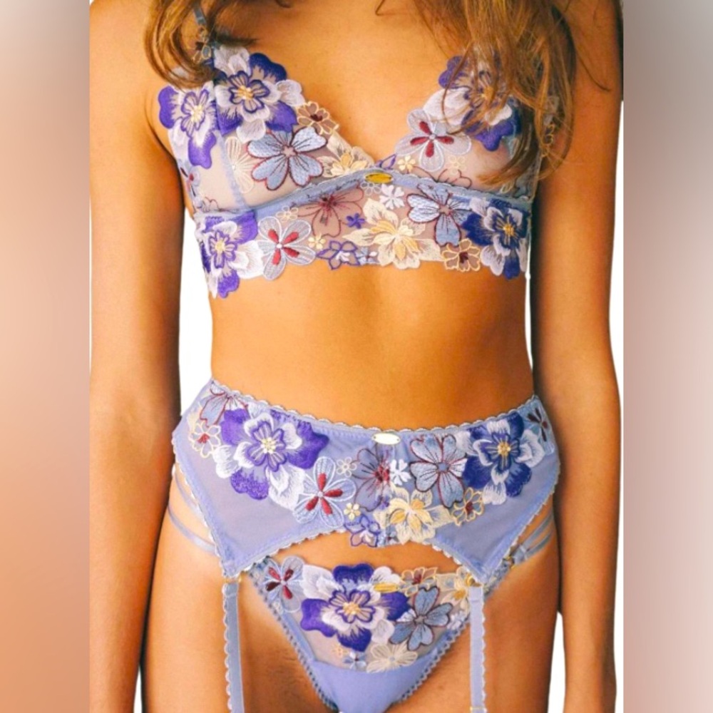 Victoria Secret Netti Rose Bonnie Bra Garter & Thong Pantie Set